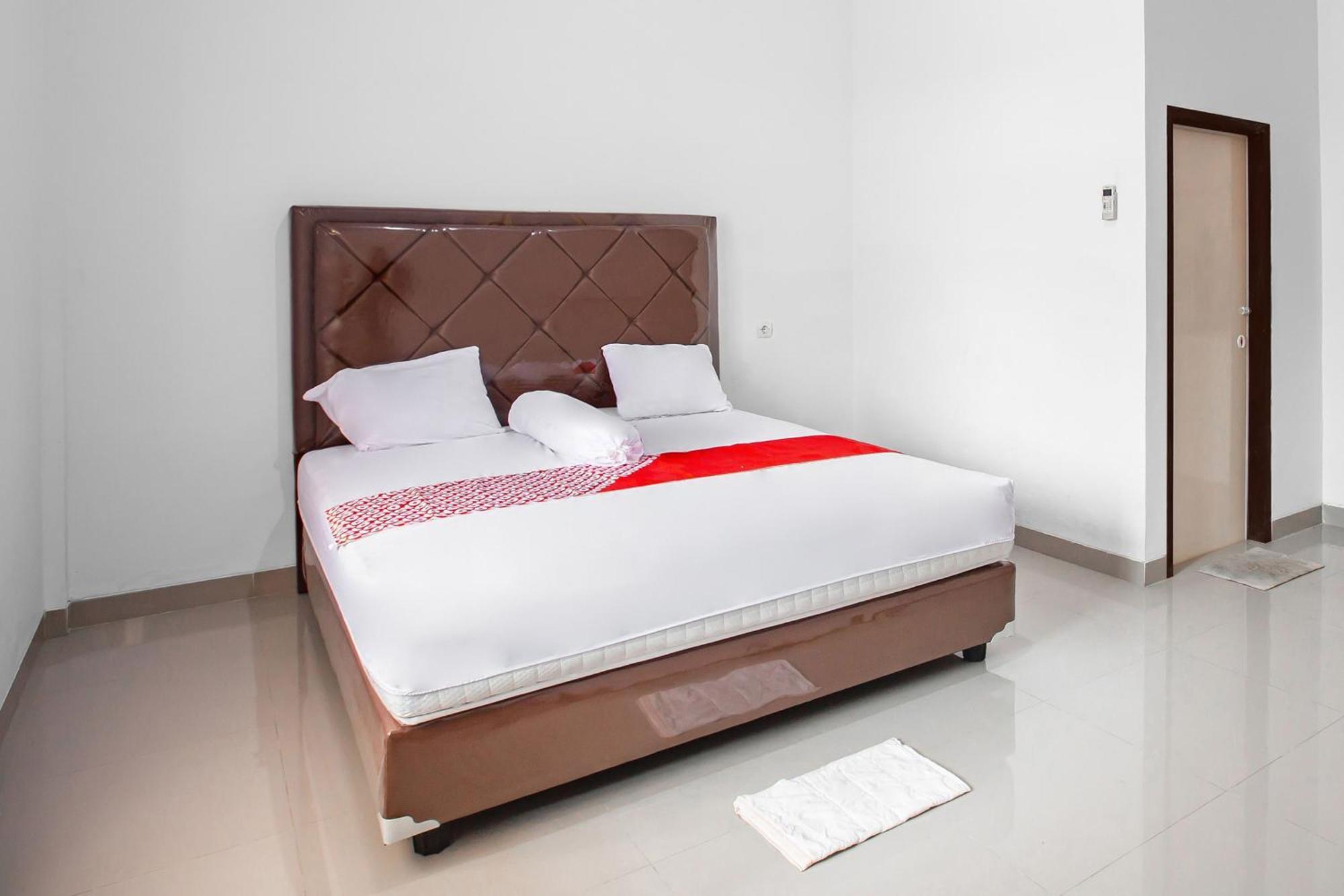 Oyo 92587 Homestay Romauli Kampung Radja Jambi Kültér fotó