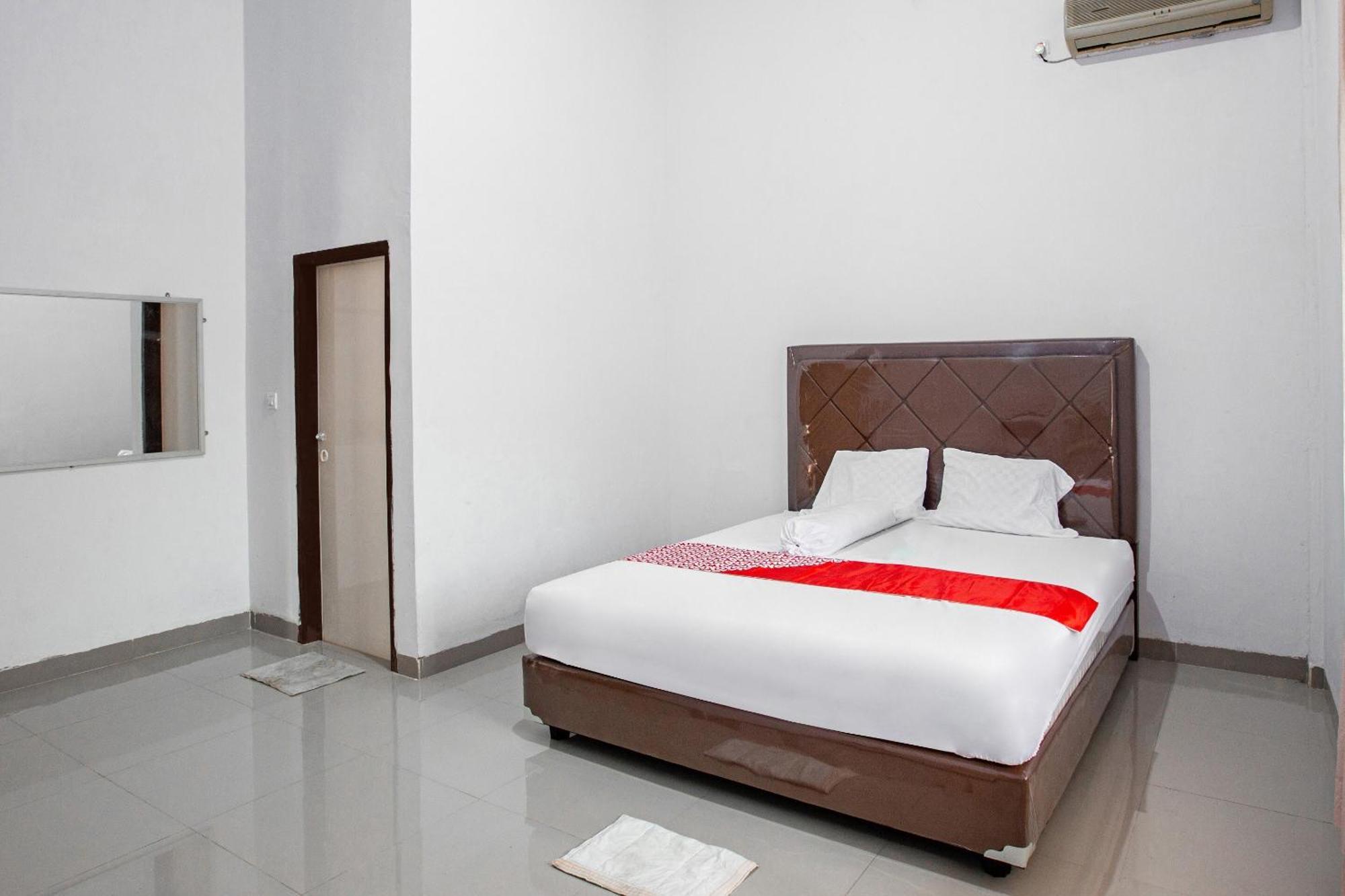 Oyo 92587 Homestay Romauli Kampung Radja Jambi Kültér fotó