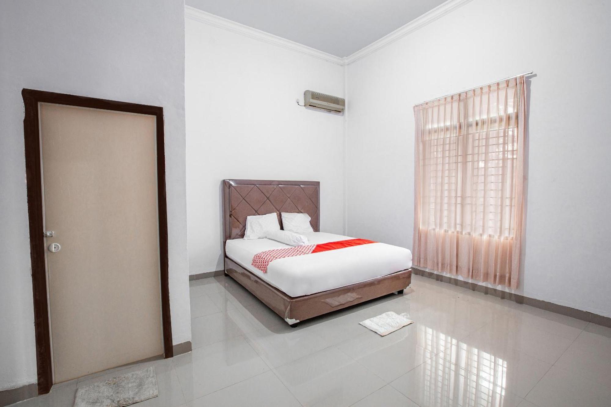 Oyo 92587 Homestay Romauli Kampung Radja Jambi Kültér fotó