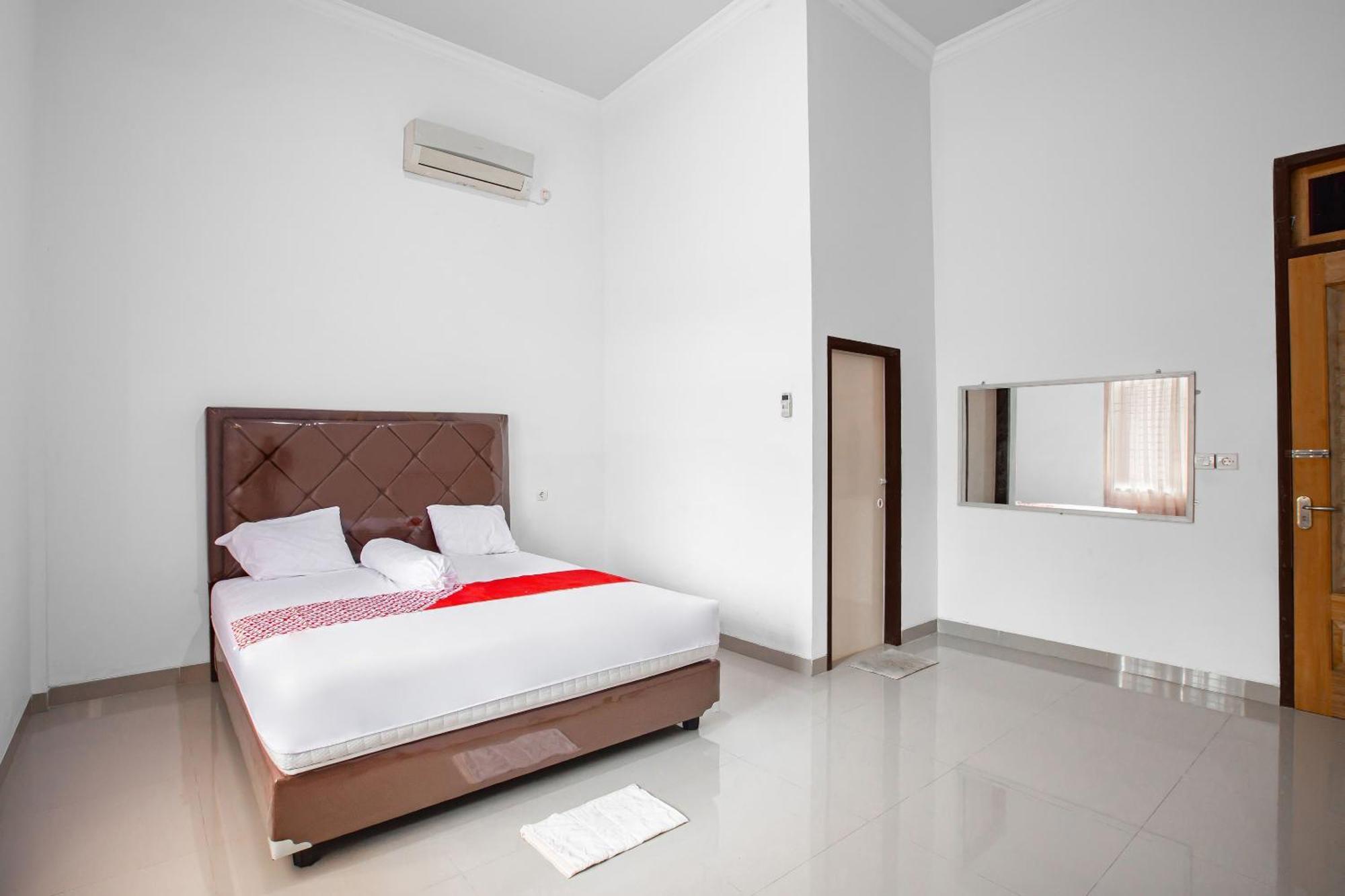 Oyo 92587 Homestay Romauli Kampung Radja Jambi Kültér fotó